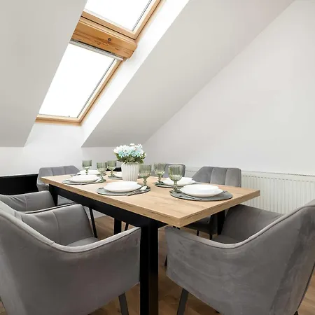 Apartmán Przestronny W Tychach Dla Rodzin By Renters Tychy